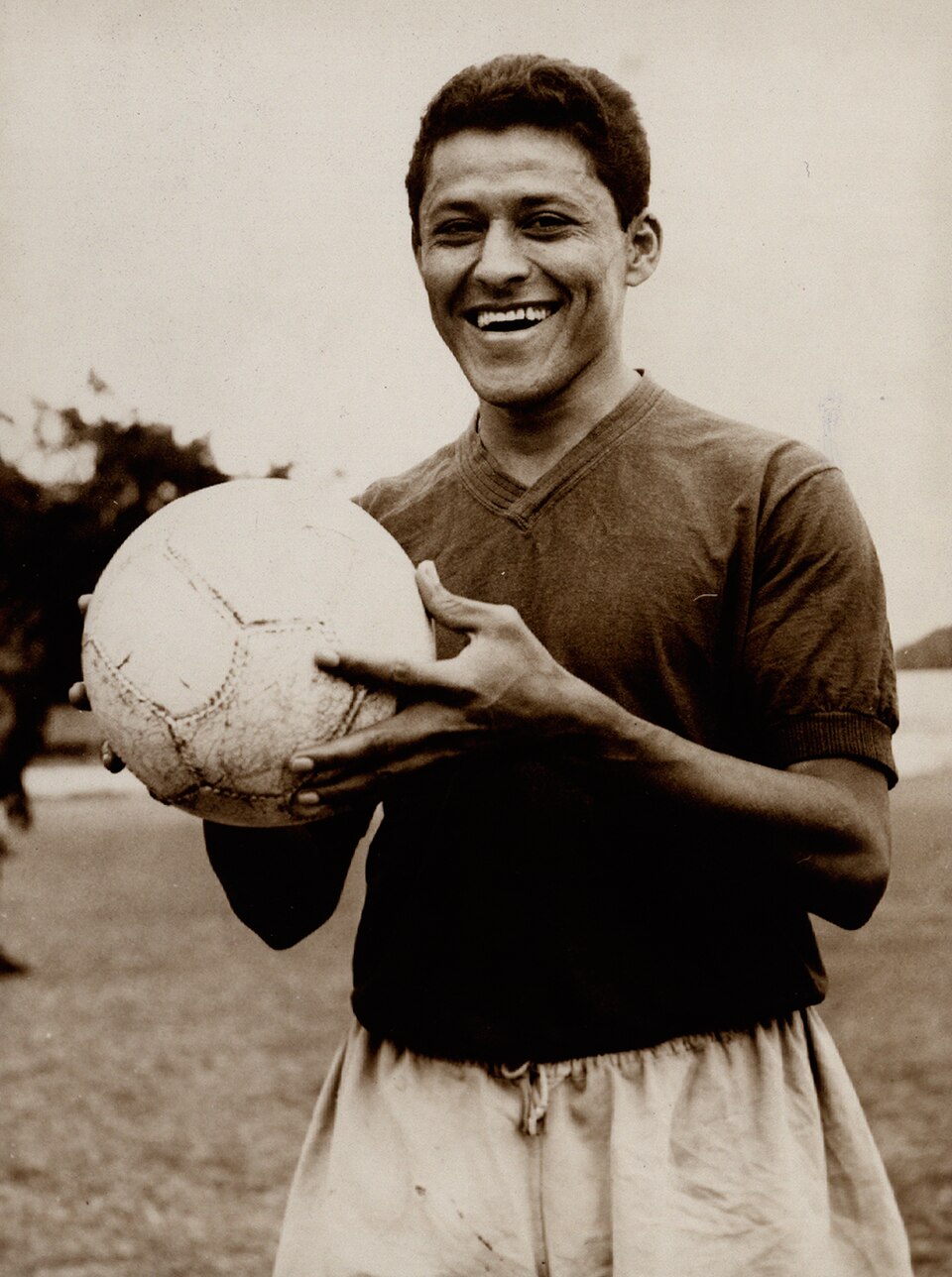 Fotografia histórica real de Dequinha em campo pelo Clube de Regatas do Flamengo — destaque da temporada de 1951, preservada nos acervos fotográficos da imprensa esportiva brasileira. (Fonte Oficial: Fundo Correio da Manhã / Arquivo Nacional, Jornal dos Sports & Manchete Esportiva)