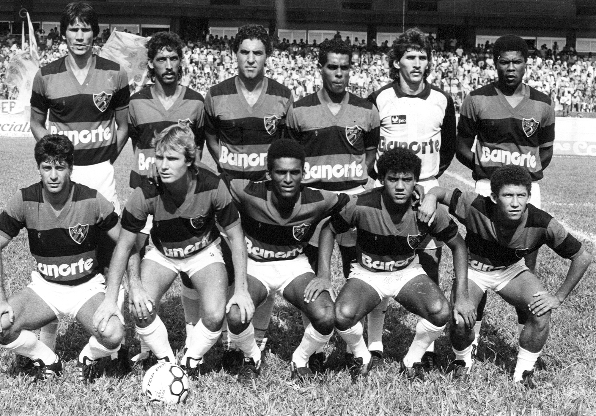 Fotografia histórica real de Bebeto em campo pelo Clube de Regatas do Flamengo — destaque da temporada de 1986, preservada nos acervos fotográficos da imprensa esportiva brasileira. (Fonte Oficial: Acervo Agência O Globo, Revista Placar, Jornal dos Sports & Folha de S.Paulo)